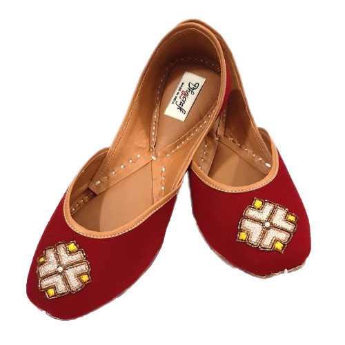 Ladies Maroon Flat Embroidery Jutti