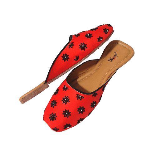 Ladies Flat Embroidery Jutti