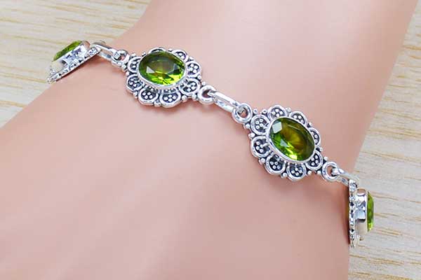 Round August Birthstone Peridot Yellow Green Bracelet – Aurora Tears