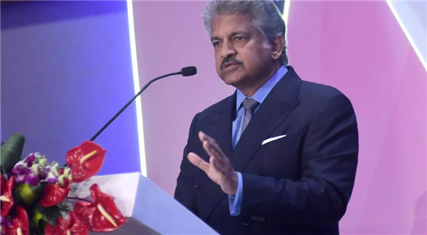 Automobile industry should increase private investment: Anand Mahindra